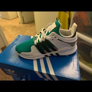 Adidas gym shoe